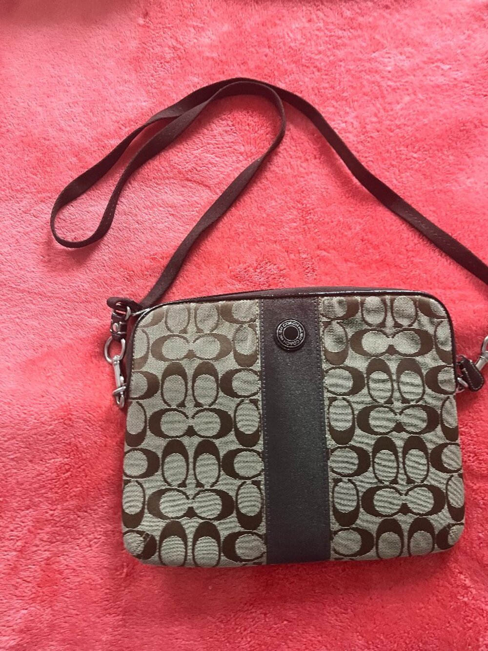 Coach Classic I-Pad Crossbody bag